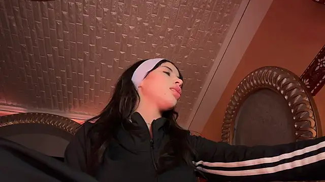 Snapshot of ORLA86 chatting on 03/02/25, 12:20 ORLA86 online show from 03/02/25, 12:20