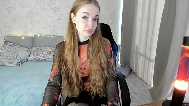 Snapshot of LissaCain chatting on 09/21/25, 04:58 LissaCain online show from 09/21/25, 04:58