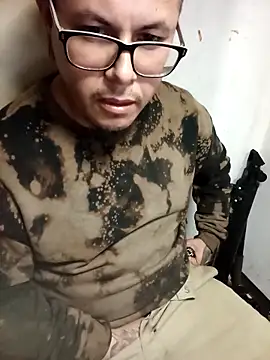 Snapshot of AlanDickson chatting on 03/04/25, 08:24 AlanDickson online show from 03/04/25, 08:24