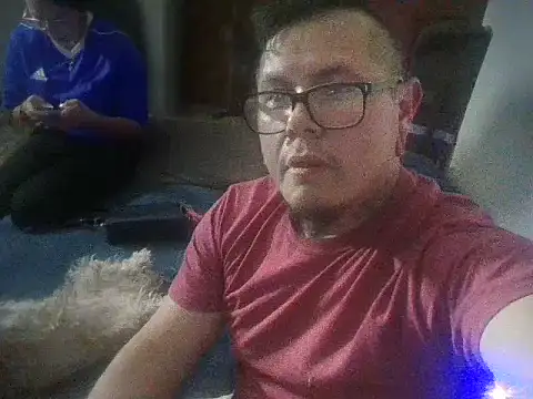 Snapshot of AlanDickson chatting on 03/04/25, 09:32 AlanDickson online show from 03/04/25, 09:32