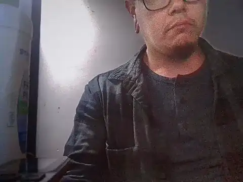 Snapshot of AlanDickson chatting on 03/18/25, 02:48 AlanDickson online show from 03/18/25, 02:48