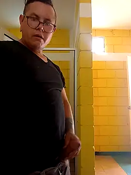 Snapshot of AlanDickson chatting on 09/16/25, 07:26 AlanDickson online show from 09/16/25, 07:26