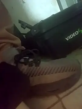 Snapshot of AlanDickson chatting on 10/20/25, 08:26 AlanDickson online show from 10/20/25, 08:26