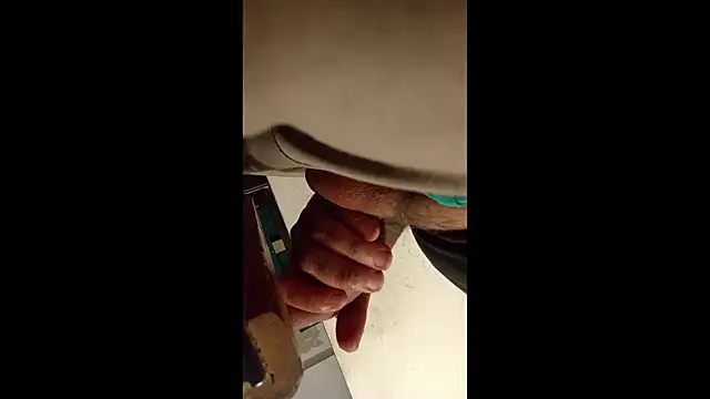 Snapshot of AlanDickson chatting on 10/30/25, 09:22 AlanDickson online show from 10/30/25, 09:22