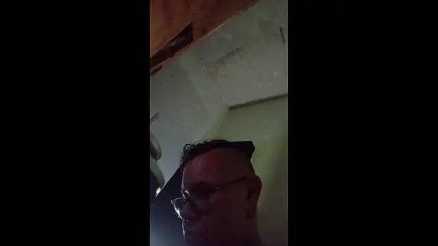 Snapshot of AlanDickson chatting on 11/04/25, 10:14 AlanDickson online show from 11/04/25, 10:14