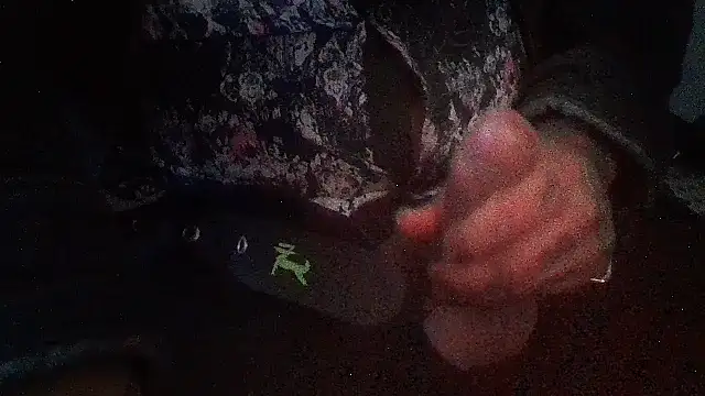 Snapshot of AlanDickson chatting on 12/21/25, 07:32 AlanDickson online show from 12/21/25, 07:32