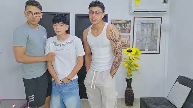 Snapshot of badguyss_bisex chatting on 05/31/26, 11:28 badguyss bisex online show from 05/31/26, 11:28
