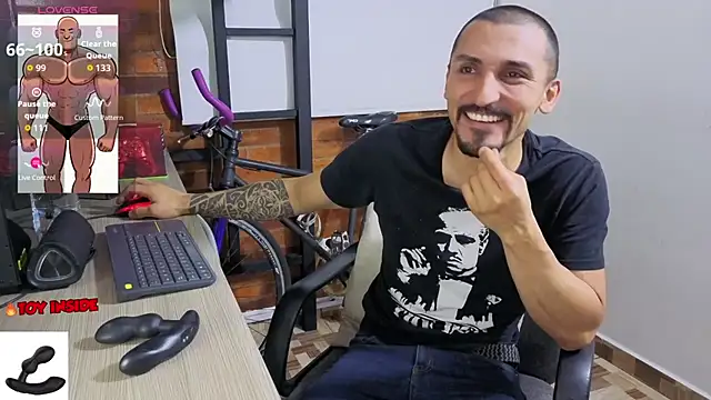 Snapshot of Marck_Muscle chatting on 06/15/26, 02:36 Marck Muscle online show from 06/15/26, 02:36