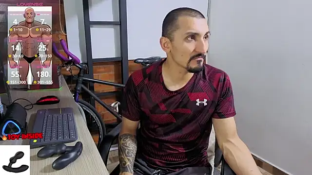 Snapshot of Marck_Muscle chatting on 06/17/26, 11:49 Marck Muscle online show from 06/17/26, 11:49