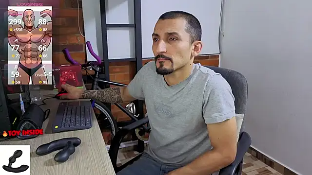 Snapshot of Marck_Muscle chatting on 06/22/26, 04:20 Marck Muscle online show from 06/22/26, 04:20