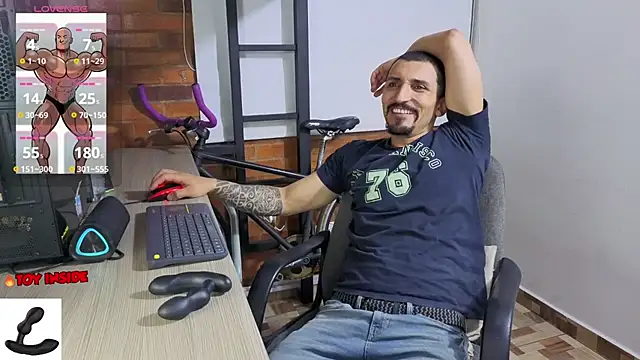 Snapshot of Marck_Muscle chatting on 06/27/26, 01:32 Marck Muscle online show from 06/27/26, 01:32