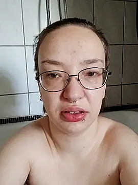 Isabella Geney online show from 11/22/25, 02:05