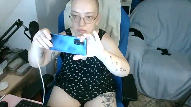 Snapshot of Isabella_Geney chatting on 06/30/26, 04:19 Isabella Geney online show from 06/30/26, 04:19