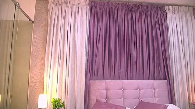 Snapshot of Lilly_Peach22 chatting on 01/18/25, 06:10 Lilly Peach22 online show from 01/18/25, 06:10
