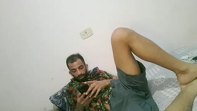 Snapshot of UncutToyBoy23cm chatting on 10/18/25, 07:47 UncutToyBoy23cm online show from 10/18/25, 07:47