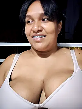 Snapshot of Mia_Adell_11 chatting on 03/04/25, 01:45 Mia Adell 11 online show from 03/04/25, 01:45