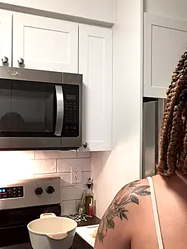 Snapshot of MelSaunders chatting on 12/09/24, 01:51 MelSaunders online show from 12/09/24, 01:51