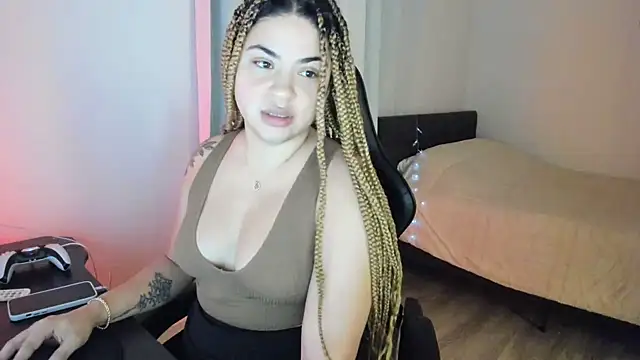 Snapshot of MelSaunders chatting on 12/23/24, 02:45 MelSaunders online show from 12/23/24, 02:45