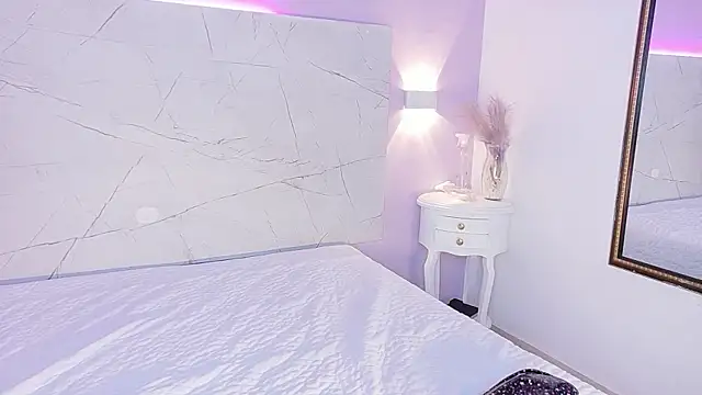 AbrilBrent online show from 10/21/25, 07:36