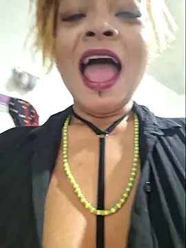 gatadeojosclaros online show from 02/09/26, 02:26