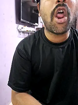 Snapshot of GlassBarge9 chatting on 01/17/25, 04:47 GlassBarge9 online show from 01/17/25, 04:47