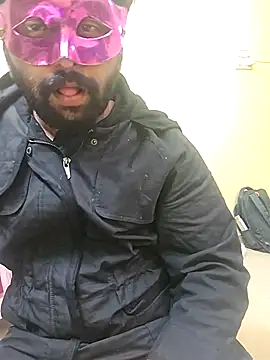 Snapshot of GlassBarge9 chatting on 11/16/25, 05:29 GlassBarge9 online show from 11/16/25, 05:29