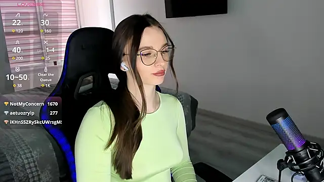 Snapshot of MCfly_11 chatting on 03/09/25, 12:09 MCfly 11 online show from 03/09/25, 12:09