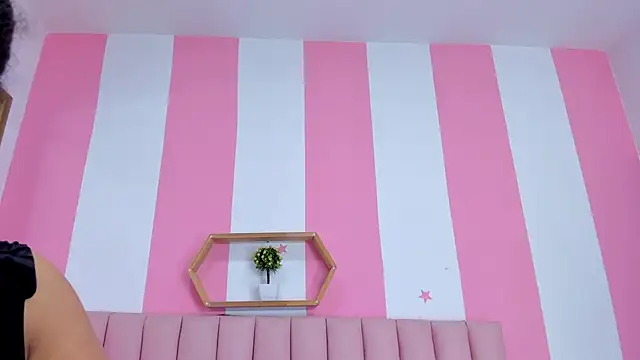 ISABELLA 020 online show from 02/05/26, 12:32