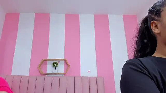 ISABELLA 020 online show from 03/18/26, 12:30