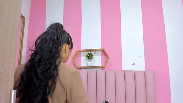 ISABELLA 020 online show from 03/21/26, 11:15