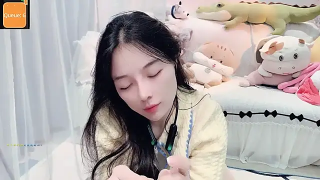 AKiKi711 online show from 10/18/25, 04:19