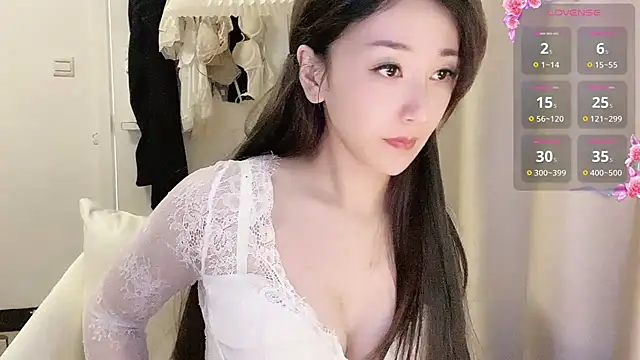 Snapshot of NIna-7 chatting on 02/23/25, 04:39 NIna-7 online show from 02/23/25, 04:39