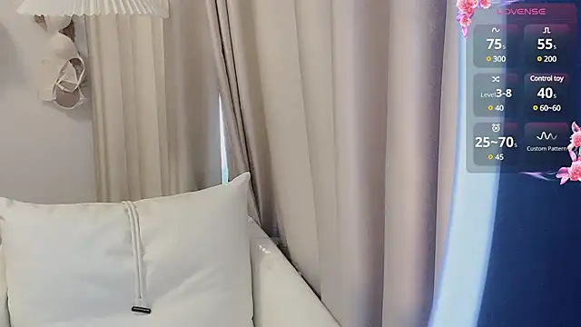 Snapshot of NIna-7 chatting on 03/22/25, 06:22 NIna-7 online show from 03/22/25, 06:22