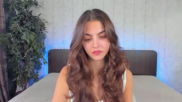 Milana Crystal  online show from 12/06/24, 08:15