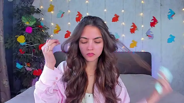 Milana Crystal  online show from 04/18/26, 07:12