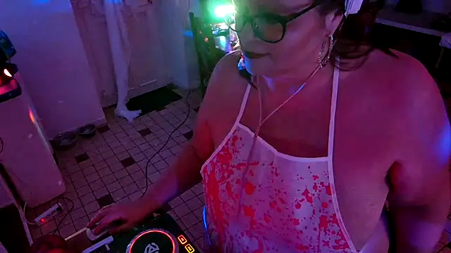 Lola-squirt online show from 10/31/25, 10:11