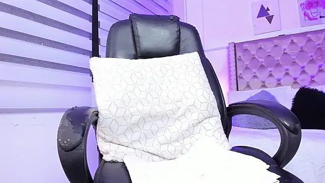 Snapshot of Danna_Ramiirez chatting on 12/24/24, 12:00 Danna Ramiirez online show from 12/24/24, 12:00