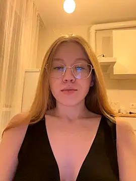 Eva Weyne online show from 10/26/25, 08:04