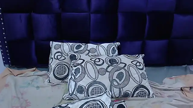 LindaKardi online show from 09/20/25, 12:28