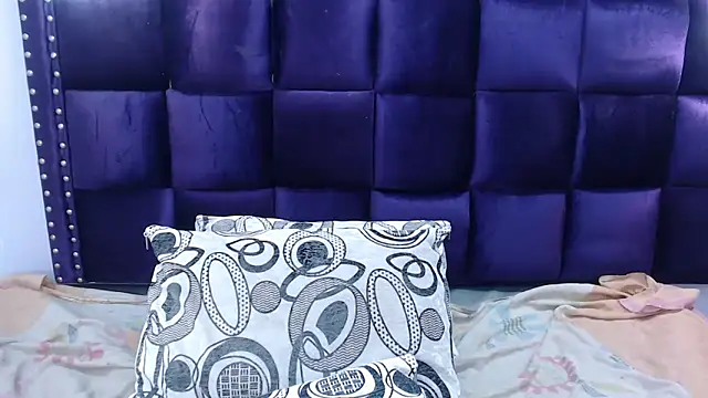 LindaKardi online show from 09/27/25, 04:23