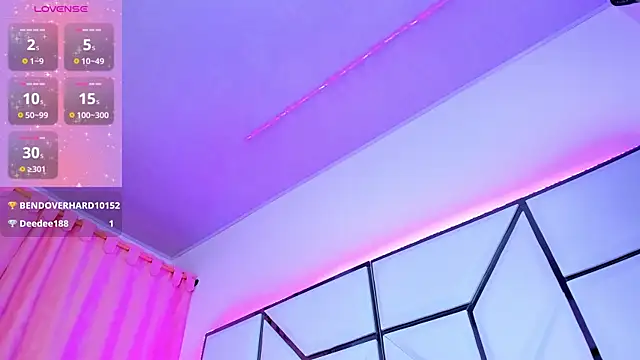 Snapshot of SarayRoyse chatting on 01/14/25, 10:23 SarayRoyse online show from 01/14/25, 10:23