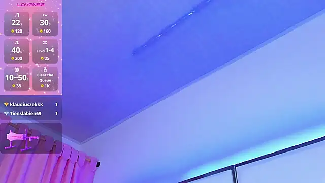 Snapshot of SarayRoyse chatting on 02/06/25, 10:10 SarayRoyse online show from 02/06/25, 10:10