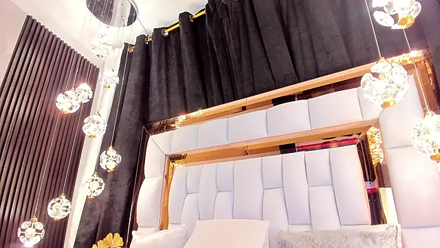 Snapshot of SarayRoyse chatting on 03/17/25, 07:15 SarayRoyse online show from 03/17/25, 07:15