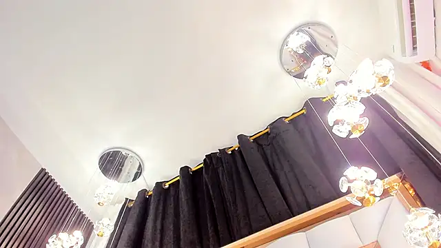 Snapshot of SarayRoyse chatting on 03/21/25, 10:17 SarayRoyse online show from 03/21/25, 10:17