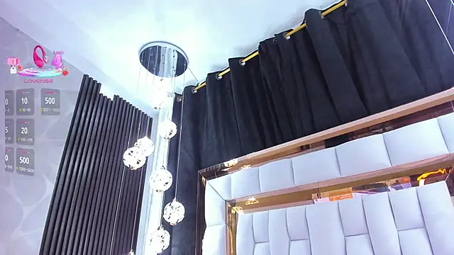 SarayRoyse online show from 04/18/26, 07:51