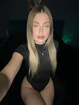 Snapshot of Sweet__Milly chatting on 12/16/24, 02:38 Sweet Milly online show from 12/16/24, 02:38