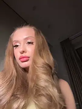 Snapshot of Sweet__Milly chatting on 02/01/26, 04:05 Sweet Milly online show from 02/01/26, 04:05