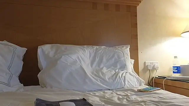 Mr-and-Mrs-Smith online show from 03/18/25, 06:04