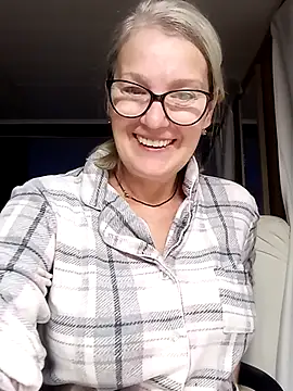 irinamaux online show from 10/25/25, 04:31