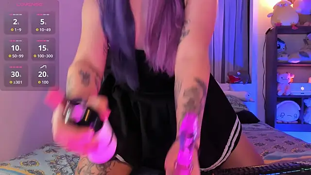 Snapshot of _Skie_ chatting on 10/23/25, 04:45  Skie  online show from 10/23/25, 04:45